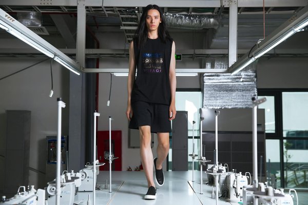 Découvrez Comment Intégrer les Huiles Essentielles Beauté dans Votre Routine Quotidienne: Guide Complet